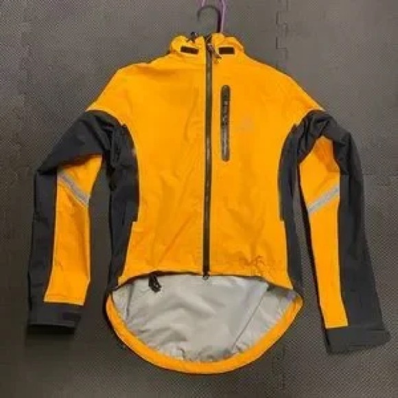 women’s small cycling jacket - Picture 2 of 9